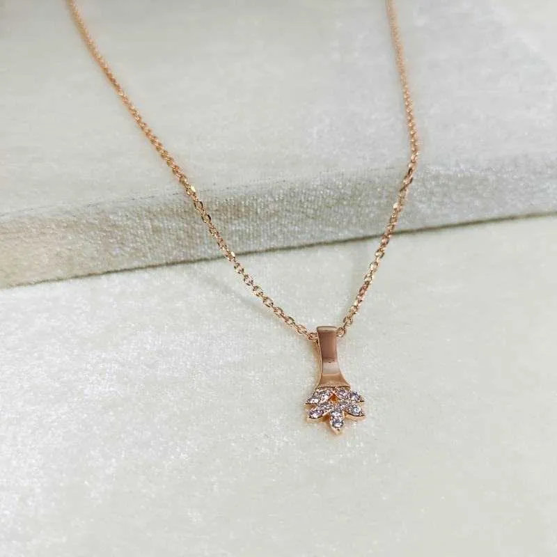 Rose Gold Modish Pendant Necklace